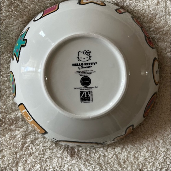 Hello Kitty Gingerbread Large Bowl. - Picture 4 of 4
